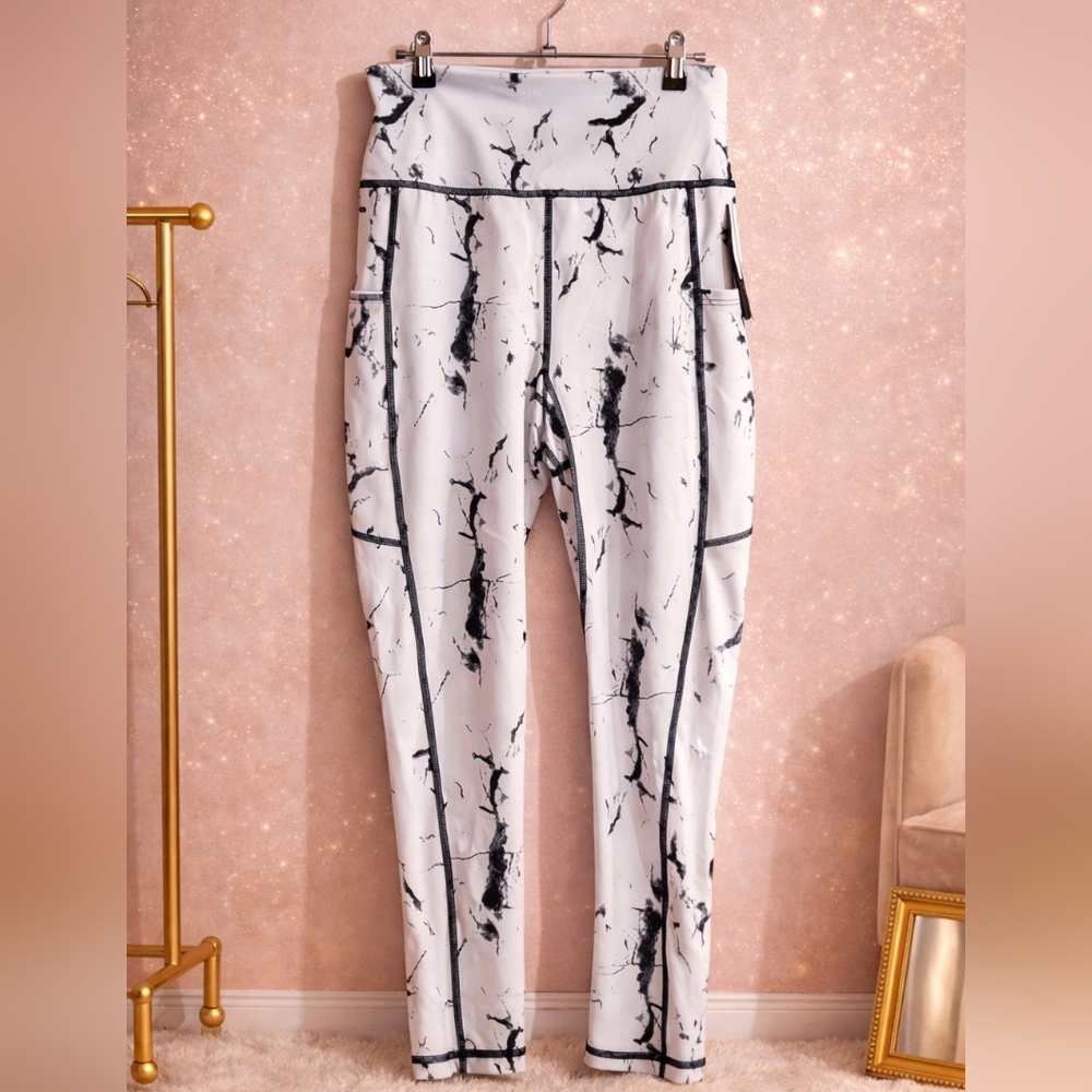 NWT UURUN Small Black and White Marble Print Leggings